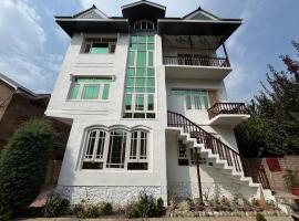 Shesh Bagh Boutique Homestay Luxury Retreat Srinagar，位于斯利那加的酒店