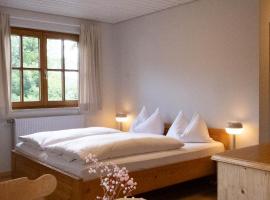 Lago mio - Pension am See - bei uns verbringt Ihr eine wundervolle Zeit direkt am Wasser，位于韦尔策的酒店