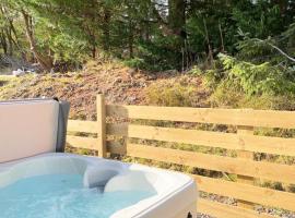 kaoglen Wild-Hot tub-Cairngorms-Pet Friendly，位于Balnald的酒店