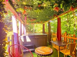 La Cabane Enchanteresse，位于Illoud的酒店
