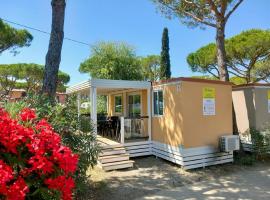 Victoria Mobilehome by Ville degli Ulivi，位于坎普码头的露营地