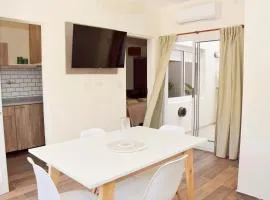 Las Blanquitas- departamentos en el casco histórico de Chascomús, a pocos metros de la laguna