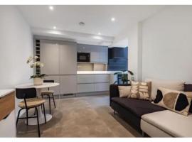 Richmond Maisonette 3 bed, 2 bath & garden terrace，位于里士满的酒店