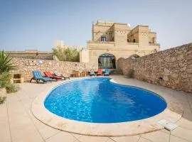 3 Bedroom Holiday Home with Private Pool and Views