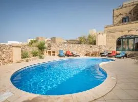 3 Bedroom Holiday Home with Private Pool and Views