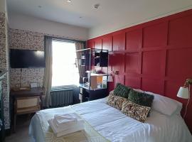 Rooms on The Prom，位于切尔滕纳姆的自助式住宿