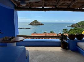 Casita Hermanitas - 3 bedroom panoramic ocean views with private cook，位于卡热伊斯的酒店