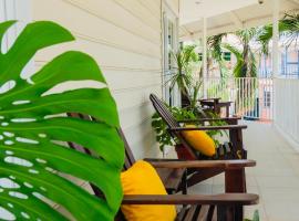 Hotelito del Mar - Main Street，位于博卡斯德尔托罗的酒店