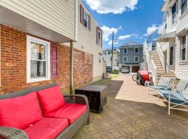 Beachgoers Studio in Ocean City - Walk to Shore!，位于大洋城的酒店