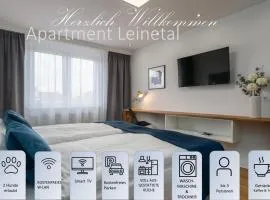 Apartment Leinetal mit Kamin & Kaminholz, 1-3 Personen , Schlafzimmer mit Boxspringbett 180x200 & hochwertige Hotelbettwäsche, bequemes Einzelbett im Wohnzimmer, Terrasse, Einbauküche,