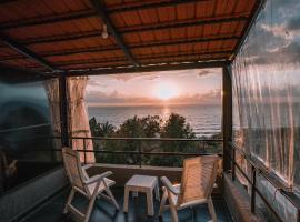 Paradise Sunset cozy sea view studio in Byblos，位于朱拜勒的酒店