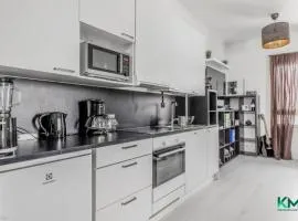 Cozy and modern apartment & private parking