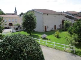 Maison familiale avec cheminée, jardin et WiFi à Esley, Vosges - FR-1-589-743，位于Esley的酒店