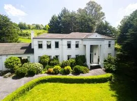 StayAU Expansive 6BR Villa Scenic Warrandyte