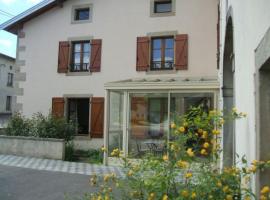 Maison familiale avec cheminée, jardin et WiFi à Esley, Vosges - FR-1-589-743，位于Esley的酒店