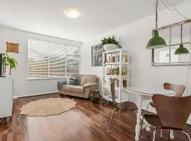 Modern City-Fringe Apartment in New Town