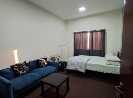 room with NEW location PM first，位于阿布扎比的旅馆