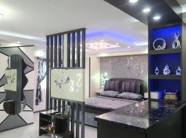 Condo Azur Suites B316 near Airport, Netflix, Stylish, Cozy with swimming pool，位于Lapu Lapu City的酒店