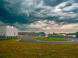 Franciacorta Karting Rooms，位于Castrezzato的酒店
