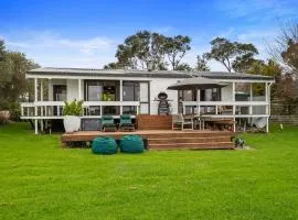 Peaceful Picnic Bay - Surfdale Holiday Home