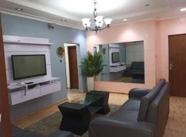 2 Bedroom Cute Cozy Hideaway，位于伊凯贾的酒店