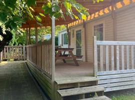 Mobil-home 2 chambres PMR - Camping la Faloise，位于Angicourt的酒店