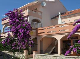 Apartments Jadranka，位于诺瓦利娅的酒店