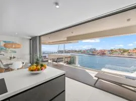 The Wharf 7E city apartment, overlooking Annabay, downtown Willemstad