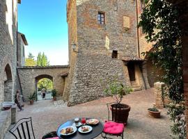 Castel Pietraio WineResort，位于蒙特里久尼的酒店