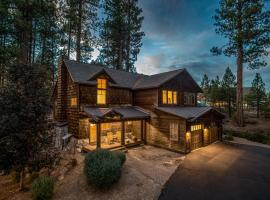 The Cottages - Ski Shuttle, Ski Valet - 2-Bedroom，位于特拉基的带泳池的酒店