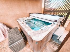 Peaceful Falcon Hot Tub Pet Friendly 3 King Beds，位于Peyton的酒店