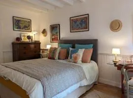 Chaleureuse chambre double avec accès jardin, WiFi et animaux admis - FR-1-590-490