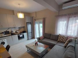 New, nice apartment, 50m from sea and from Center at Nea Irakleia，位于尼亚伊拉克利亚的酒店