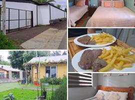 HOSTAL EL AROMO CHILLÁn，位于奇廉的酒店