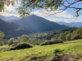 Joli appart au cœur du village，位于Castillon-en-Couserans的酒店