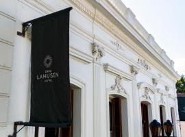 Casa Lahusen，位于科洛尼亚-德尔萨克拉门托的带泳池的酒店