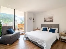 Loft moderno con vista al centro y Monserrate