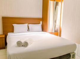 Simply and Cozy Pool View 2BR at Great Western Apartment By Travelio，位于Pumpangsineng的酒店