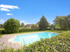 Angera Relax & Pool - Happy Rentals，位于安杰拉的酒店