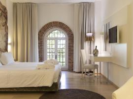 迪圣塔维多利亚城堡酒店，位于Santa Vittoria dʼAlba的酒店