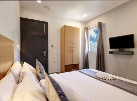 Hotel The Rasa Near Welcome Metro Station，位于新德里东德里的酒店