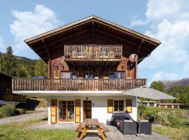 6p Chalet in the mountains near Fiesch ski area，位于菲施的酒店