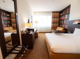 华沙皮亚塞奇诺施尔瓦酒店，位于皮瑟兹诺的酒店