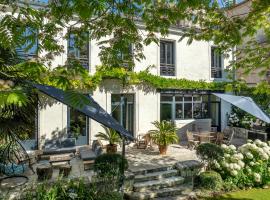 Escale Rochelaise, gîte urbain avec SPA bain nordique et sauna tonneau，位于拉罗谢尔的酒店