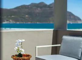 Beachfront Seaview Villa, Beach Club, HoutBay, Cape Town, South Africa