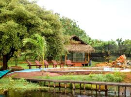 Nagara Lake Glamping Resort，位于汉班托塔的酒店