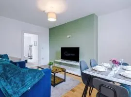Sleeps 6, Stylish Apartment, Perfect For Groups, Long Term Disc