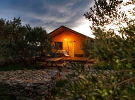 Adriatic Heritage Glamping No1，位于马斯林尼察的豪华帐篷