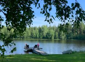 Tahkon Riihiranta - 4 bedroom villa with lake view - Tilava mökki rantanäkymin，位于塔库沃里的酒店