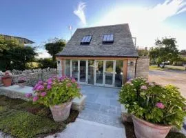 Idyllic secluded hideaway with countryside views on the edge of the Cotswolds